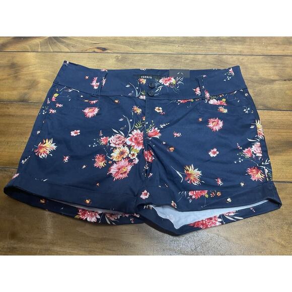 Torrid Sateen Short Cuffed Hems Stretchy Sheeny Navy Floral Size 10 NWT - Picture 1 of 12